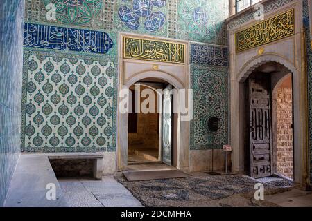 Innenansicht des Kaiserlichen Harems im Topkapi-Palast, einem großen Museum im Osten des Istanbuler Stadtteils Fatih in der Türkei. Stockfoto