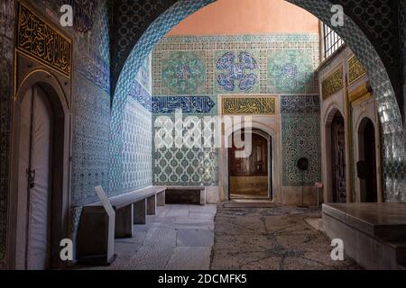 Innenansicht des Kaiserlichen Harems im Topkapi-Palast, einem großen Museum im Osten des Istanbuler Stadtteils Fatih in der Türkei. Stockfoto