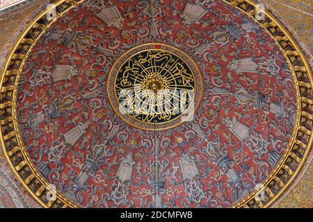 Innenansicht des Kaiserlichen Harems im Topkapi-Palast, einem großen Museum im Osten des Istanbuler Stadtteils Fatih in der Türkei. Stockfoto