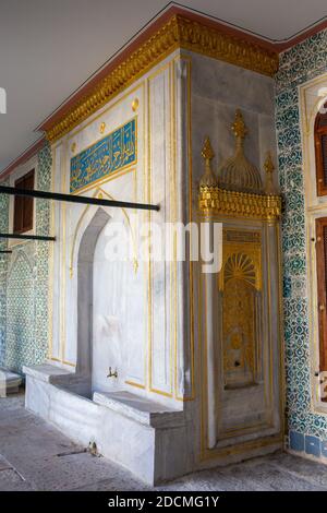 Innenansicht des Kaiserlichen Harems im Topkapi-Palast, einem großen Museum im Osten des Istanbuler Stadtteils Fatih in der Türkei. Stockfoto