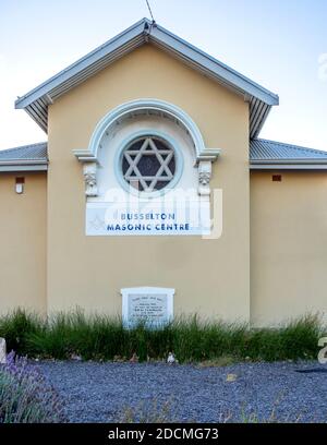 Busselton Freimaurerzentrum Gebäude mit Rosenfenster Davidstern und Stuck Busselton Western Australia. Stockfoto