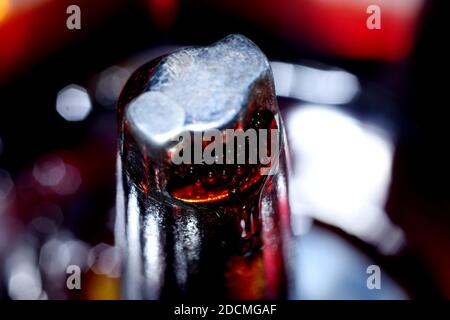Kaffee brauen mit Moka Topf - Makro Stockfoto
