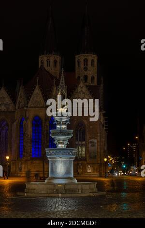 'Marien' -Brunnen auf dem alten Stadtmarkt in Braunschweig wurde bereits 1408 enthüllt. Es ist eines der internationalen Wahrzeichen der Stadt. Stockfoto