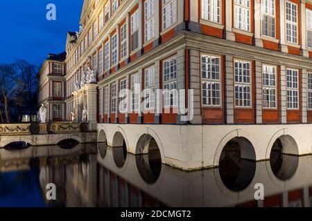 Das mittelalterliche Schloss Wolfenbüttel war ursprünglich der Lebensraum der lokalen Herrscher. Jetzt ist es als Gymnasium, Akademie der Künste und ein Museum. Stockfoto