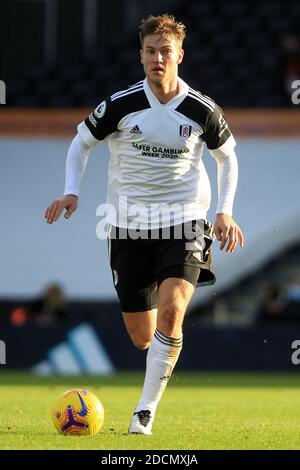 London, Großbritannien. November 2020. Joachim Andersen von Fulham in Aktion während des Spiels. Premier League Spiel, Fulham gegen Everton im Craven Cottage in London am Sonntag, den 22. November 2020. Dieses Bild darf nur für redaktionelle Zwecke verwendet werden. Nur redaktionelle Verwendung, Lizenz für kommerzielle Nutzung erforderlich. Keine Verwendung in Wetten, Spiele oder ein einzelner Club / Liga / Spieler Publikationen. PIC von Steffan Bowen / Andrew Orchard Sport Fotografie / Alamy Live News Kredit: Andrew Orchard Sport Fotografie / Alamy Live News Stockfoto