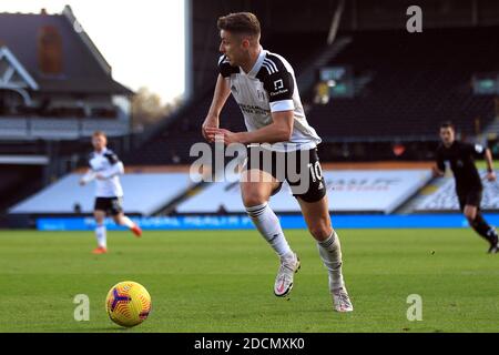 London, Großbritannien. November 2020. Tom Cairney von Fulham in Aktion während des Spiels. Premier League Spiel, Fulham gegen Everton im Craven Cottage in London am Sonntag, den 22. November 2020. Dieses Bild darf nur für redaktionelle Zwecke verwendet werden. Nur redaktionelle Verwendung, Lizenz für kommerzielle Nutzung erforderlich. Keine Verwendung in Wetten, Spiele oder ein einzelner Club / Liga / Spieler Publikationen. PIC von Steffan Bowen / Andrew Orchard Sport Fotografie / Alamy Live News Kredit: Andrew Orchard Sport Fotografie / Alamy Live News Stockfoto