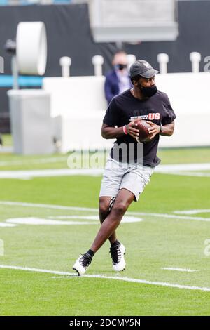 Charlotte, North Carolina, USA. November 2020. Carolina Panthers Quarterback Teddy Bridgewater (5) testet sein Knie vor dem NFL-Matchup im Bank of America Stadium in Charlotte, NC. (Scott Kinser/Cal Sport Media). Kredit: csm/Alamy Live Nachrichten Stockfoto