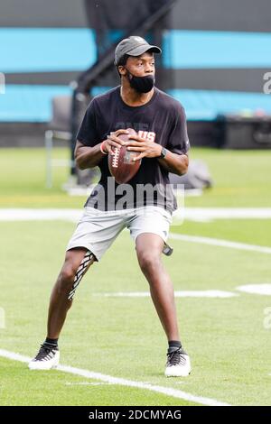 Charlotte, North Carolina, USA. November 2020. Carolina Panthers Quarterback Teddy Bridgewater (5) testet sein Knie vor dem NFL-Matchup im Bank of America Stadium in Charlotte, NC. (Scott Kinser/Cal Sport Media). Kredit: csm/Alamy Live Nachrichten Stockfoto