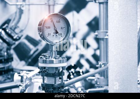 Wasserdruckmesser im Wassersystem. Nahaufnahme Stockfotografie - Alamy