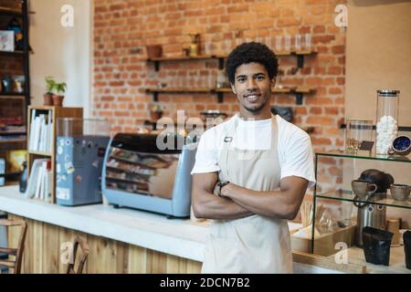 Eröffnung eines modernen Cafés nach der Sperre von Covid-19 Stockfoto