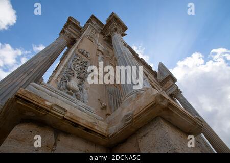 Der Bogen von Septimius Severus in der archäologischen Stätte von Leptis Magna, Libyen Stockfoto