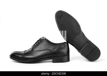 Ein Paar klassische Herrenschuhe auf weißem Hintergrund Stockfoto