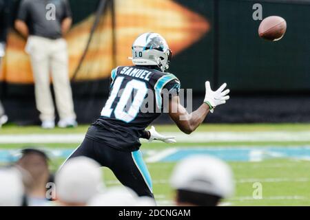 Charlotte, North Carolina, USA. November 2020. Carolina Panthers Wide Receiver Curtis Samuel (10) wartet auf den Ball im NFL Matchup im Bank of America Stadium in Charlotte, NC. (Scott Kinser/Cal Sport Media). Kredit: csm/Alamy Live Nachrichten Stockfoto