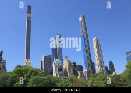 Milliardär's Row, Luxus-Wolkenkratzer, hoch über Central Park, Manhattan, New York City, USA Stockfoto