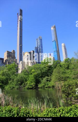 Milliardär's Row, Luxus-Wolkenkratzer, hoch über Central Park, Manhattan, New York City, USA Stockfoto