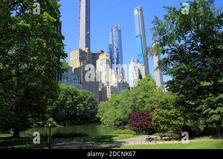 Milliardär's Row, Luxus-Wolkenkratzer, hoch über Central Park, Manhattan, New York City, USA Stockfoto