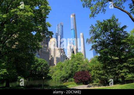 Milliardär's Row, Luxus-Wolkenkratzer, hoch über Central Park, Manhattan, New York City, USA Stockfoto