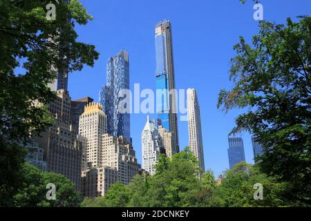 Milliardär's Row, Luxus-Wolkenkratzer, hoch über Central Park, Manhattan, New York City, USA Stockfoto