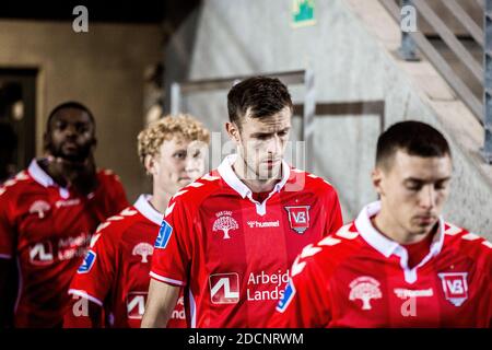 Vejle, Dänemark. November 2020. Mads Greve von Vejle Boldklub steigt in das 3F Superliga-Match zwischen Vejle Boldklub und Brondby IF im Vejle Stadion in Vejle ein. (Foto Kredit: Gonzales Foto/Alamy Live News Stockfoto