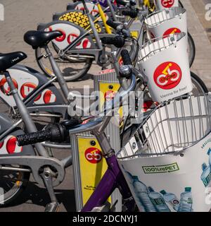 WIEN, ÖSTERREICH: Citybike Wien Verleihstation mit Leihfahrrädern Stockfoto