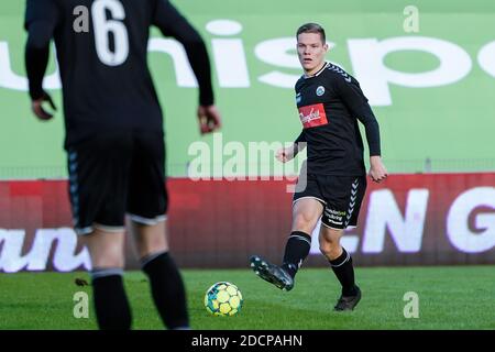 Odense, Dänemark. November 2020. Stefan Gartenmann (2) von Sonderjyske beim 3F Superliga-Spiel zwischen Odense Boldklub und Sonderjyske im Nature Energy Park in Odense. (Foto Kredit: Gonzales Foto/Alamy Live News Stockfoto