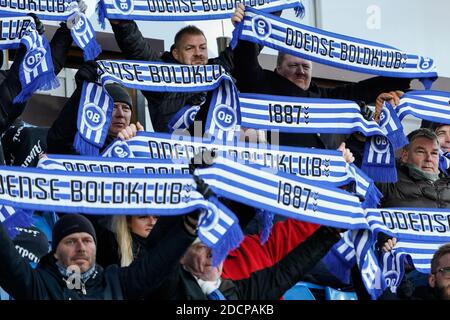 Odense, Dänemark. November 2020. Ob-Fans auf den Tribünen beim 3F Superliga-Spiel zwischen Odense Boldklub und Sonderjyske im Naturpark Odense. (Foto Kredit: Gonzales Foto/Alamy Live News Stockfoto