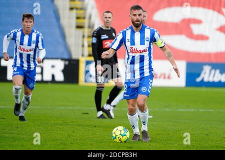 Odense, Dänemark. November 2020. Janus Drachmann (8) von ob beim 3F Superliga Spiel zwischen Odense Boldklub und Sonderjyske im Naturpark Odense. (Foto Kredit: Gonzales Foto/Alamy Live News Stockfoto