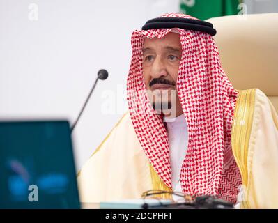 (201122) -- RIAD, 22. November 2020 (Xinhua) -- der saudische König Salman bin Abdulaziz Al Saud hält seine Schlussbemerkungen auf dem G20-Gipfel in Riad, Saudi-Arabien, am 22. November 2020. Die Gruppe der 20 (G20) Saudi-Arabiens Präsidentschaft sagte am Sonntag, der G20-Gipfel in Riad bekräftigte den Geist der Zusammenarbeit, der immer der Eckpfeiler der G20-Erfolge war. (G20 Saudi-Arabien/Handout über Xinhua) Stockfoto