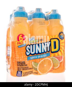 Winneconne, WI -19 November 2020: Ein Paket von Sunny D spritzigen Original-Getränk auf einem isolierten Hintergrund. Stockfoto