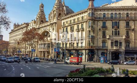 Geschäftiges Stadtviertel in Barcelona, Spanien Stockfoto