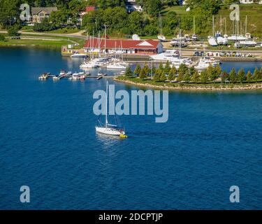 Blick auf Gore Bay vom Berggipfel, MANITOULIN Island, ON, Kanada Stockfoto