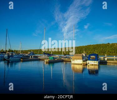 Gore Bay Marina im Sommer, MANITOULIN Island, ON, Kanada Stockfoto