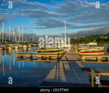 Sonnenuntergang in der Little Current Marina, MANITOULIN Island, ON, Kanada Stockfoto