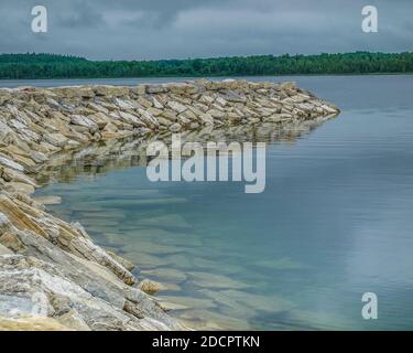 Ruhiges Wasser von Meldrum Bay, MANITOULIN Island, ON, Kanada Stockfoto