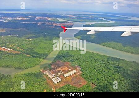 Flugzeug landet am Flughafen Manaus, Amazonas, Brasilien Stockfoto