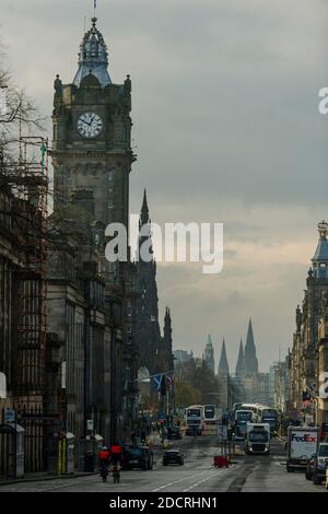 Der schottische erste Minister Nicola Sturgeon gab heute bekannt, dass der Zentralgürtel einschließlich Edinburgh in Tier 3, Fife, Perth und Kinross bleiben wird und Angus auf Tier 3 aufsteigen wird. Ein Blick auf die Princess Street. Kredit: Euan Cherry Stockfoto