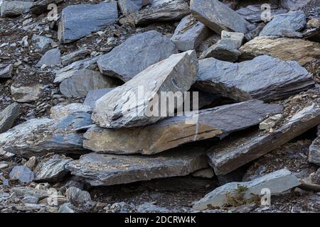 Platten aus Schiefergestein im Valentia Island Quarry, County Kerry, Irland Stockfoto