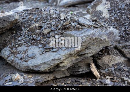 Platten aus Schiefergestein im Valentia Island Quarry, County Kerry, Irland Stockfoto