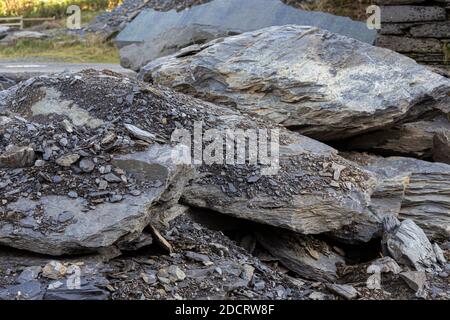 Platten aus Schiefergestein im Valentia Island Quarry, County Kerry, Irland Stockfoto