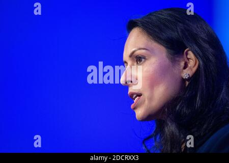 Datei Foto vom 26/02/20 von Innenminister Priti Patel. Der Premierminister und Kabinettsekretär Simon Case hat an Minister und Regierungschefs geschrieben und sie daran erinnert, dass Òno nach einer Untersuchung bullyingÓ Verhalten von Innenminister Priti PatelÕs Platz für   gibt. Stockfoto