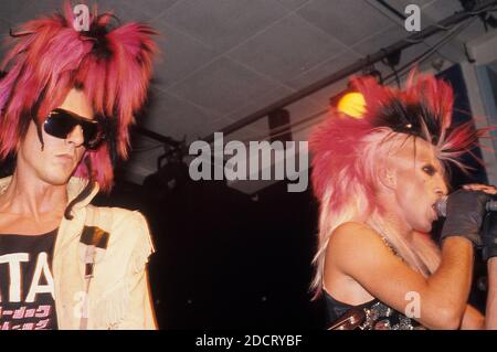 Tony James und Martin Degville von Sigue Sigue Sputnik live in den Abbey Road Studios. London, 29. November 1985 – weltweite Nutzung Stockfoto