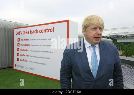 Boris Johnson, bei der Vote Leave Rallye im Jahr 2016 Vote Leave Rallye auf Formans Fish Island in East London angesprochen Stockfoto