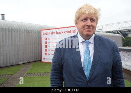 Boris Johnson, bei der Vote Leave Rallye im Jahr 2016 Vote Leave Rallye auf Formans Fish Island in East London angesprochen Stockfoto