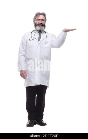 Freundlicher Arzt gibt einen Daumen nach oben. Isoliert auf einem weißen Stockfoto