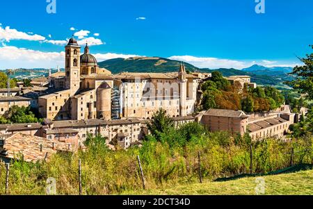 Urbino mit dem Herzogspalast in den Marken, Italien Stockfoto