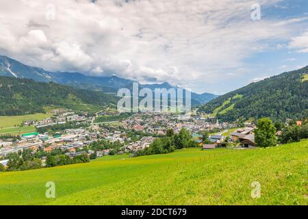 Panoramablick auf Schladming von erhöhter Position, Schladming, Steiermark, Österreich Tirol, Österreich, Europa Stockfoto