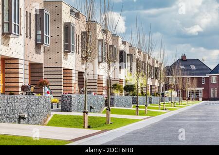 Neu gebaute moderne Familienhäuser in der niederländischen Stadt Zutphen Stockfoto