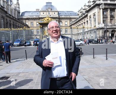 Das ehemalige Mitglied der Sozialistischen Partei Frankreichs (PS) Gerard Filoche wartet am 11. April 2018 vor dem Gericht in Paris, Frankreich.Foto von Alain Apaydin/ABACAPRESS.COM Stockfoto