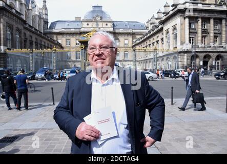 Das ehemalige Mitglied der Sozialistischen Partei Frankreichs (PS) Gerard Filoche wartet am 11. April 2018 vor dem Gericht in Paris, Frankreich.Foto von Alain Apaydin/ABACAPRESS.COM Stockfoto