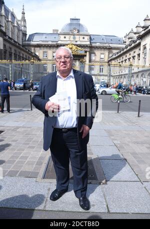 Das ehemalige Mitglied der Sozialistischen Partei Frankreichs (PS) Gerard Filoche wartet am 11. April 2018 vor dem Gericht in Paris, Frankreich.Foto von Alain Apaydin/ABACAPRESS.COM Stockfoto